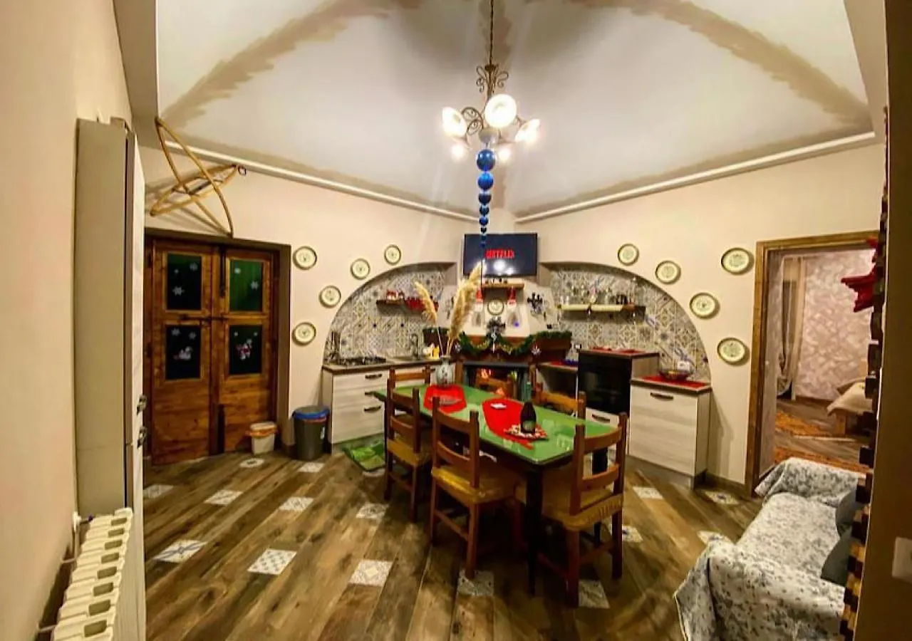 Chalet Grotta Monte Etna Maletto