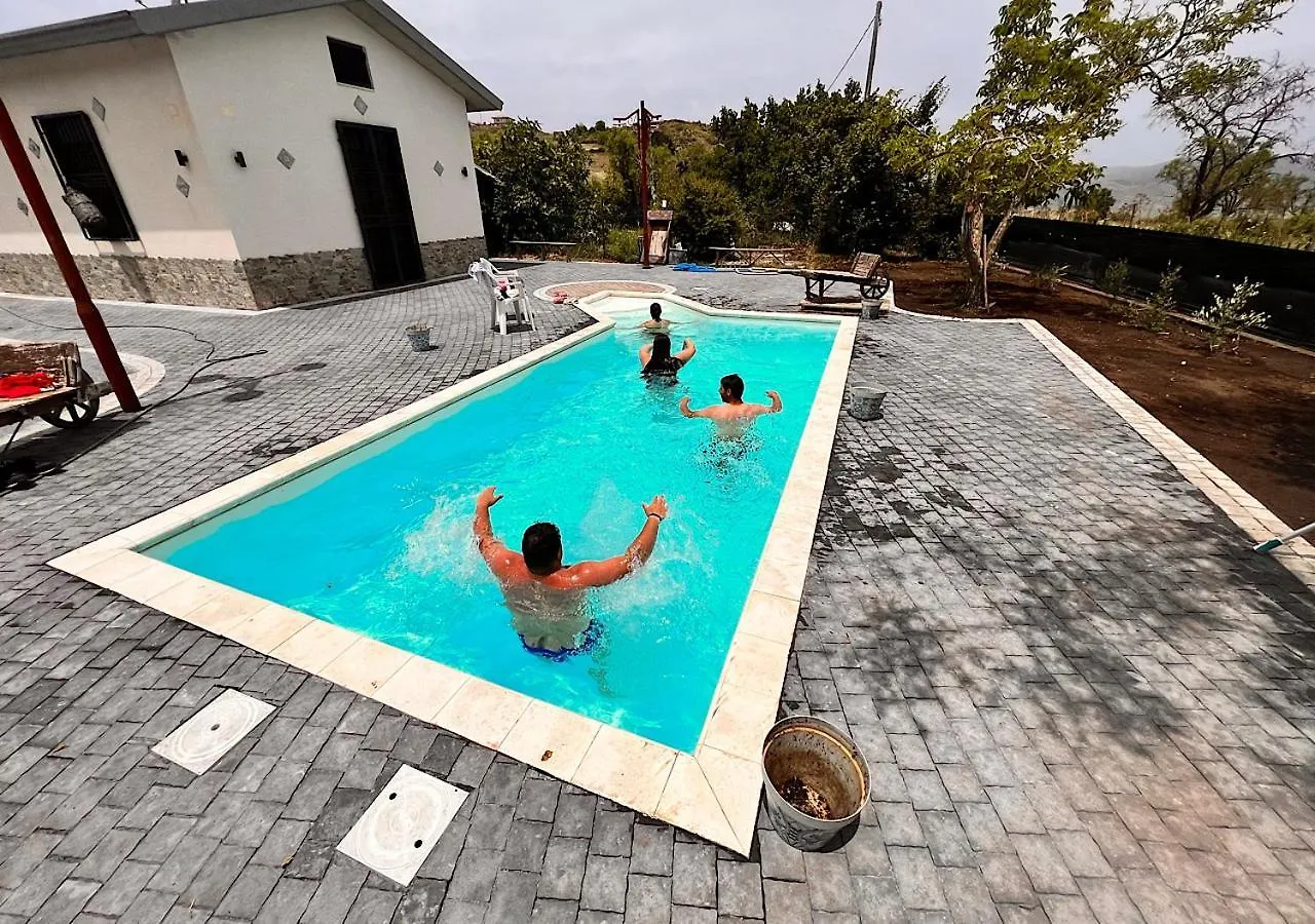 Chalet Grotta Monte Etna Maletto
