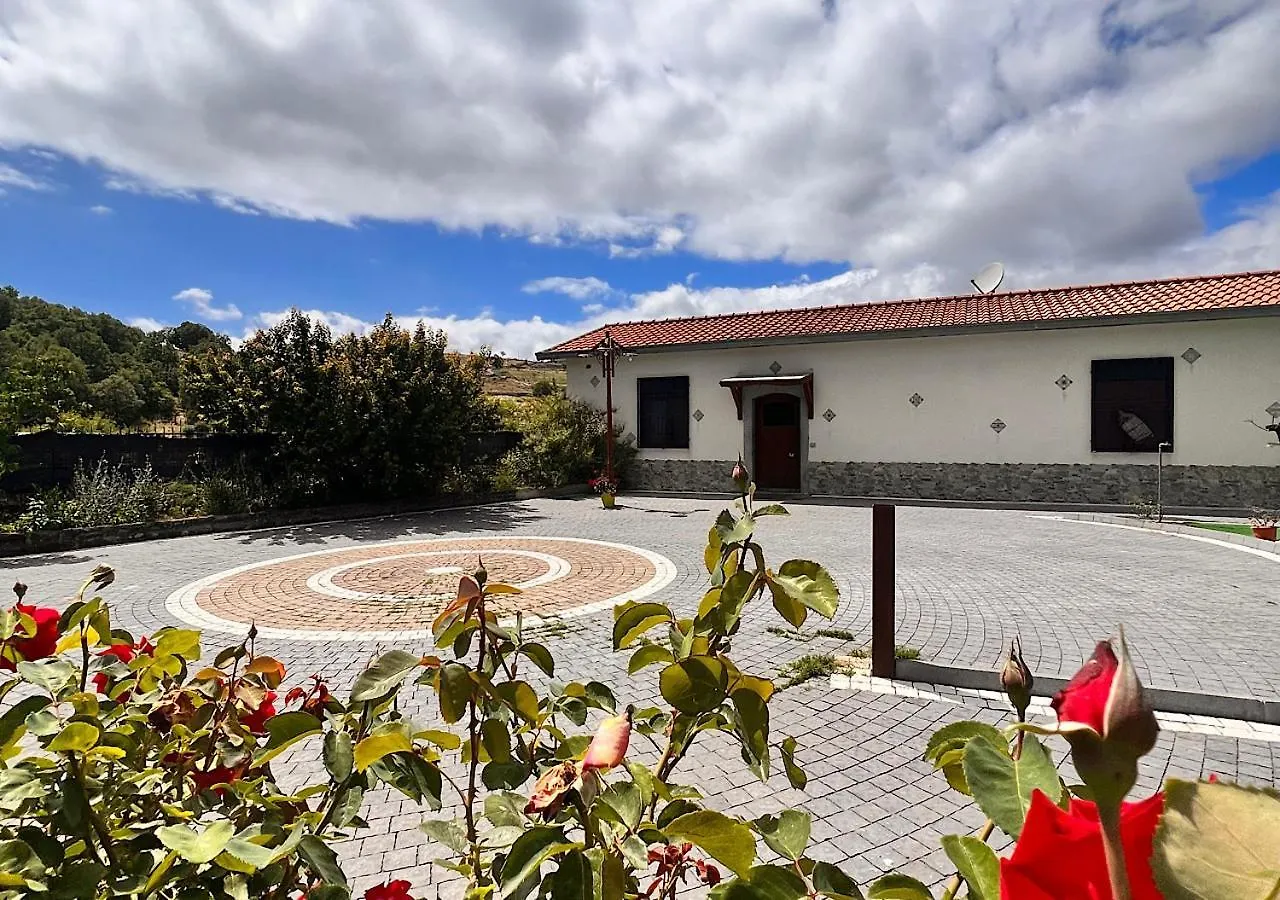 Chalet Grotta Monte Etna Maletto